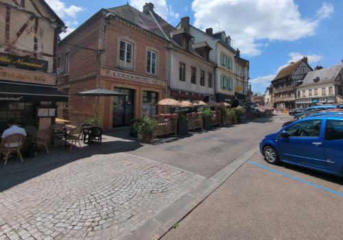 Rue dépourvue de stationnement vélo adapté